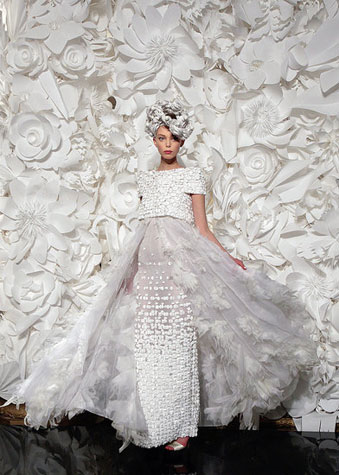 Chanel Couture Spring 09  Chanel couture, White paper flowers, Paper  flowers